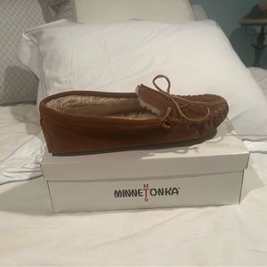 Minnetonka Men’s Pile Lined Soft Sole Moccasins new with box